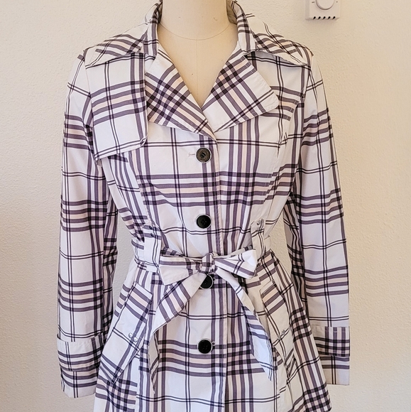 Rain coat - Picture 1 of 4